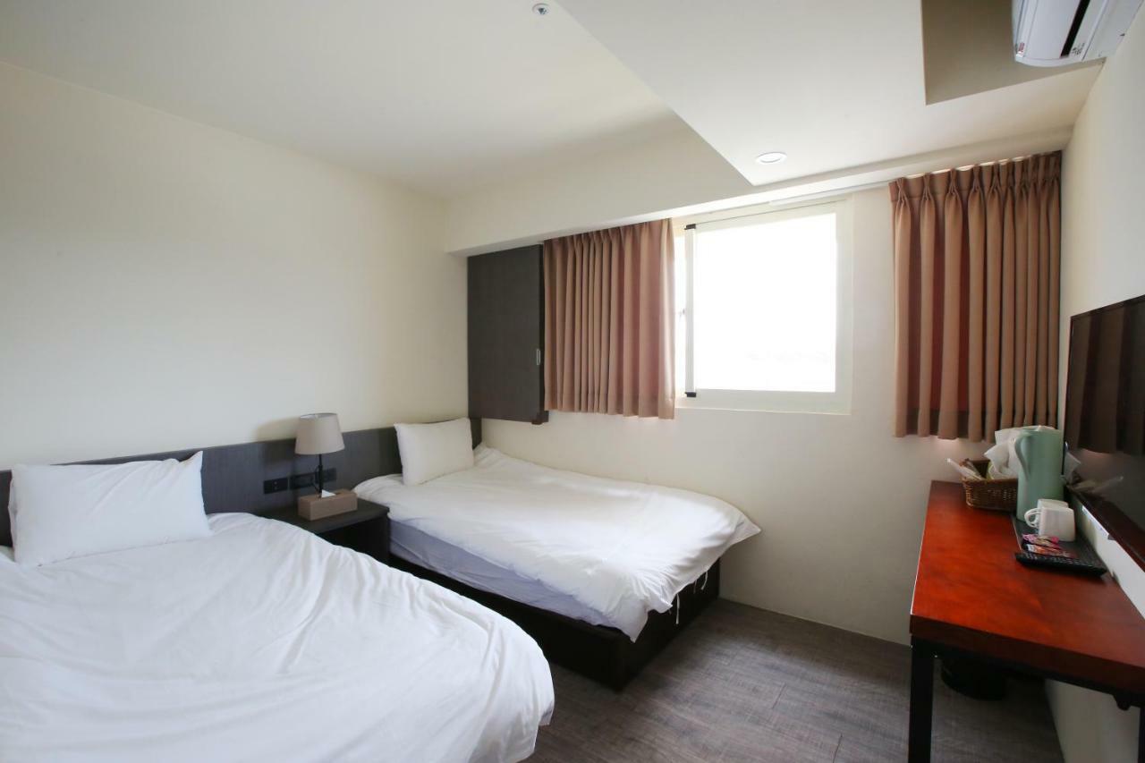 Loosha Hostel Taichung Exterior photo