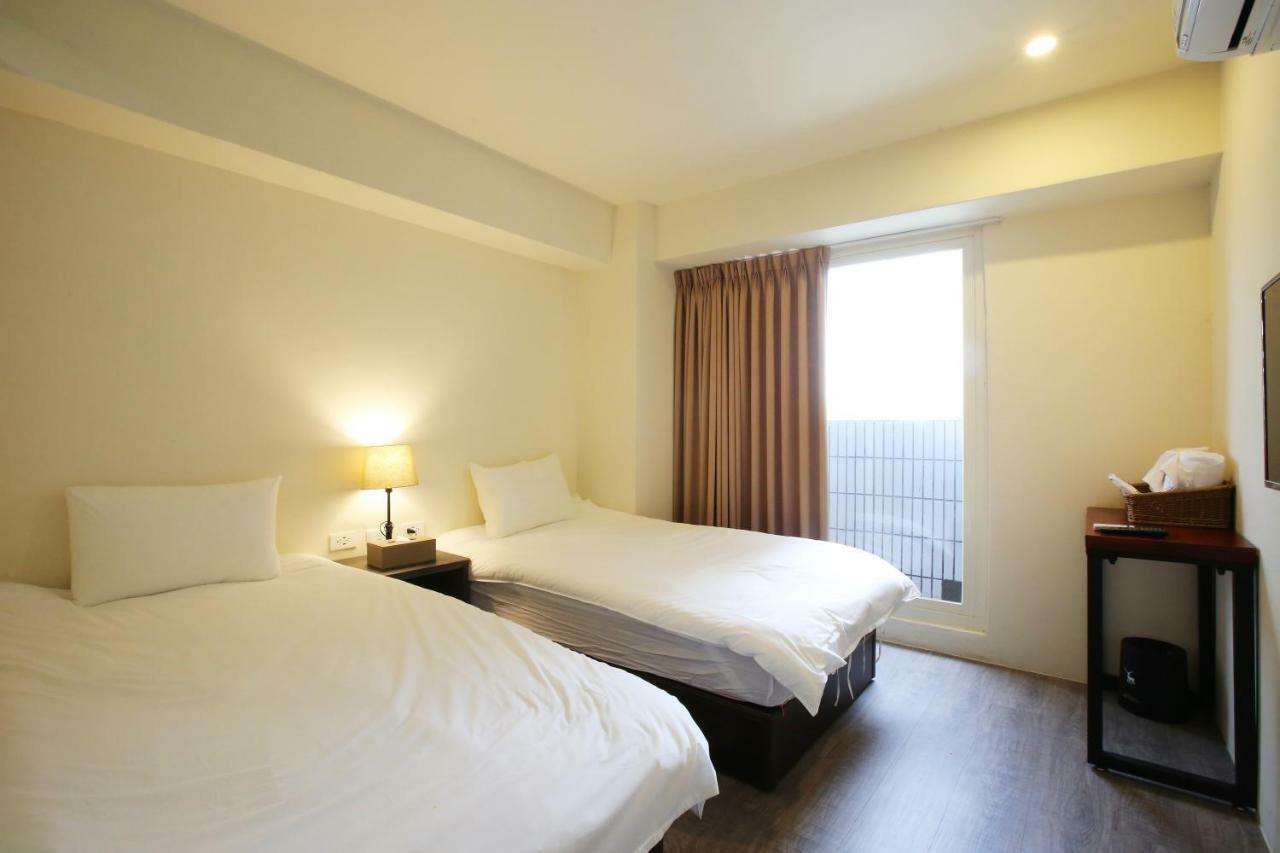 Loosha Hostel Taichung Exterior photo